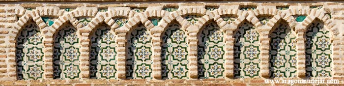 PAÑO DE ARCOS ENTRECRUZADOS